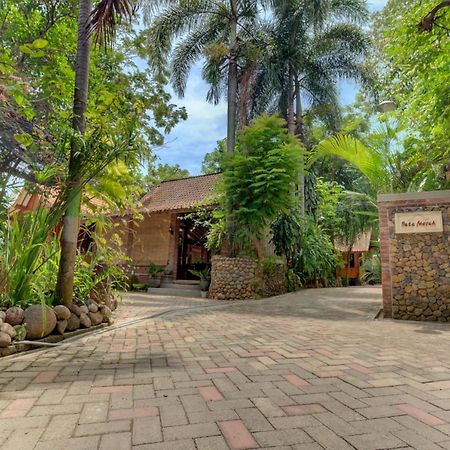 Bata Merah Homestay Banyuwangi  Eksteriør bilde